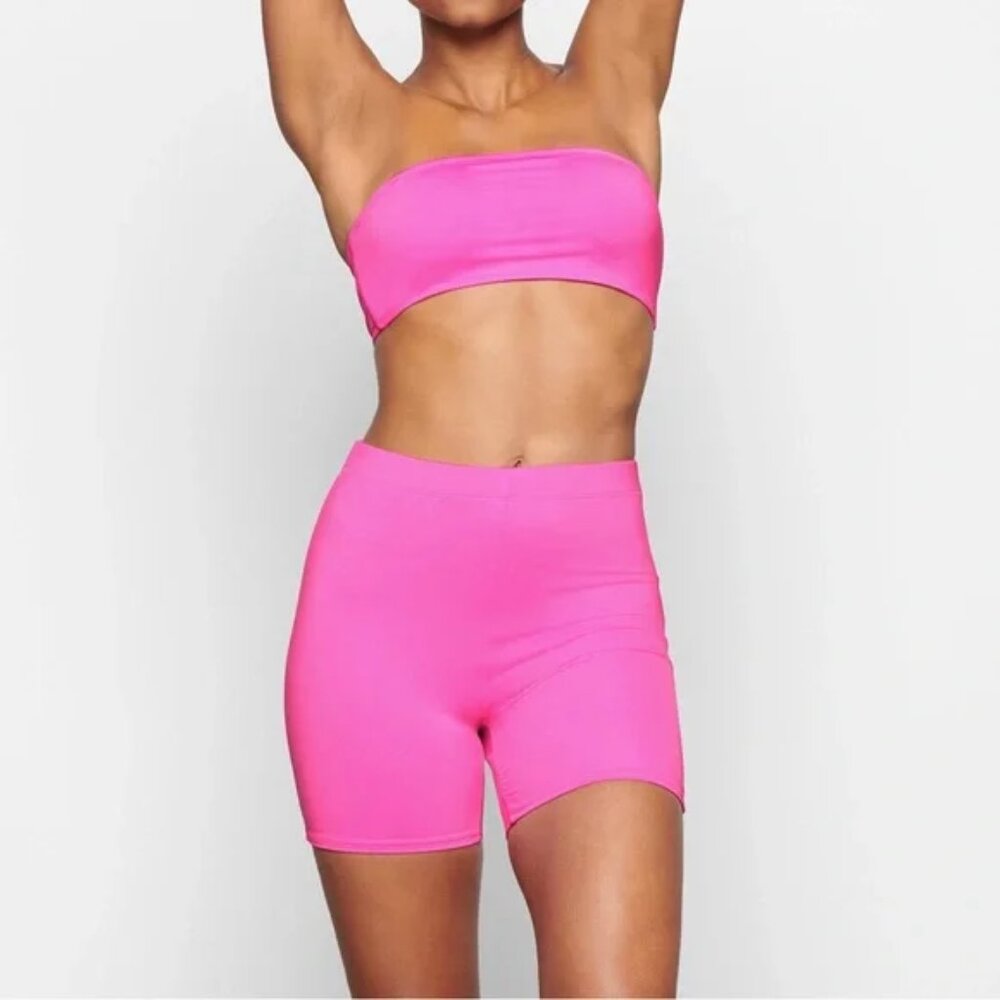 SKIMS Swim Mid Waist Short Taffy NWT Size Small S
